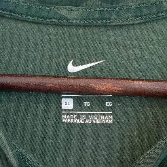 NWOT Nike T-Shirt - Picture 6 of 6